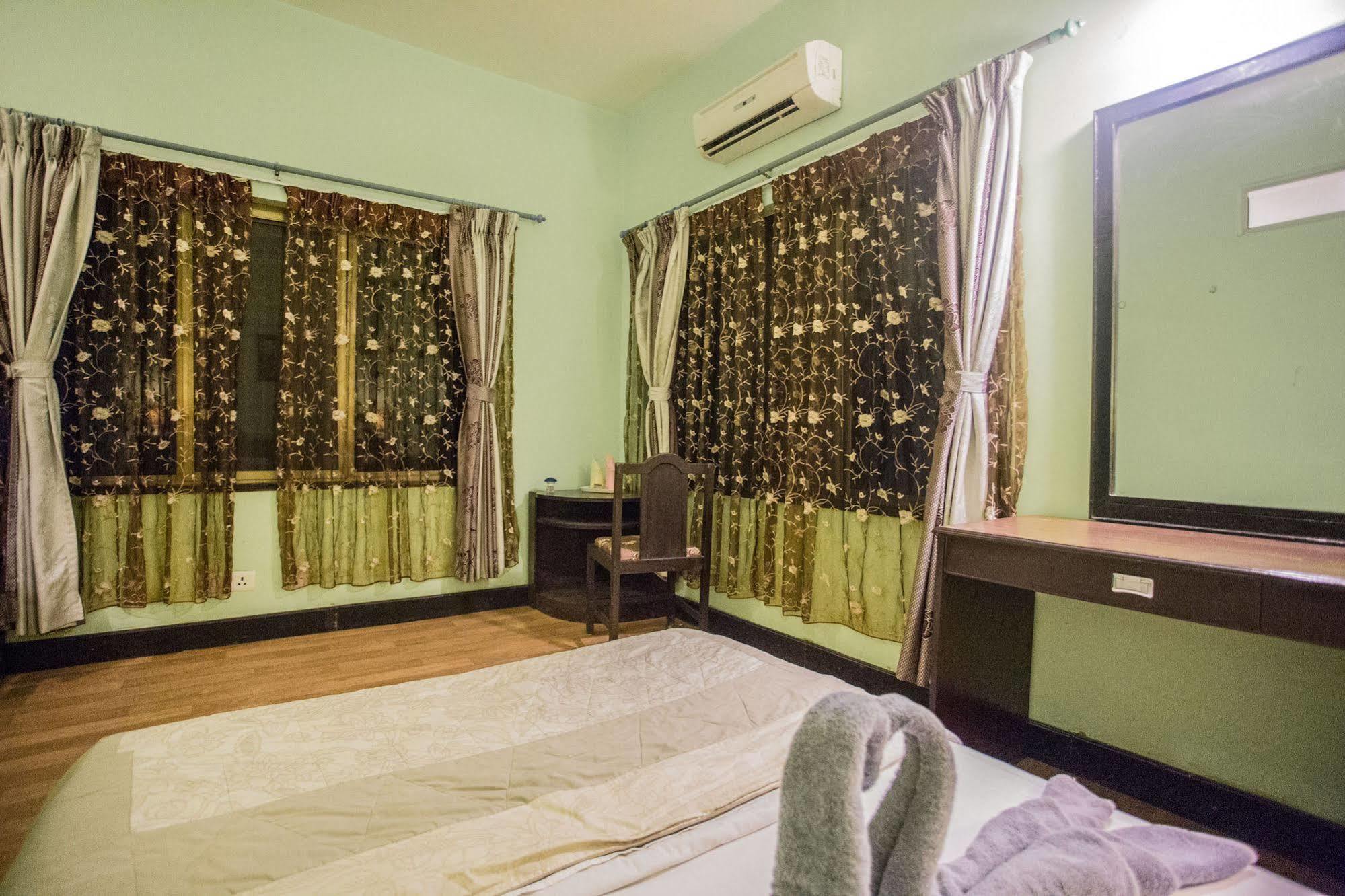 Hotel Ananda Inn Rummindei Exteriér fotografie